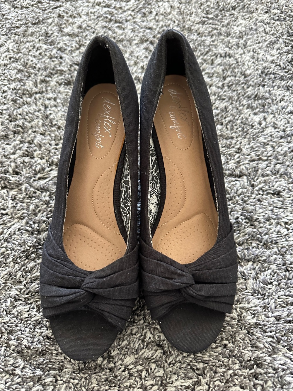 dexflex comfort Black Knotted Peep-Toe Heels